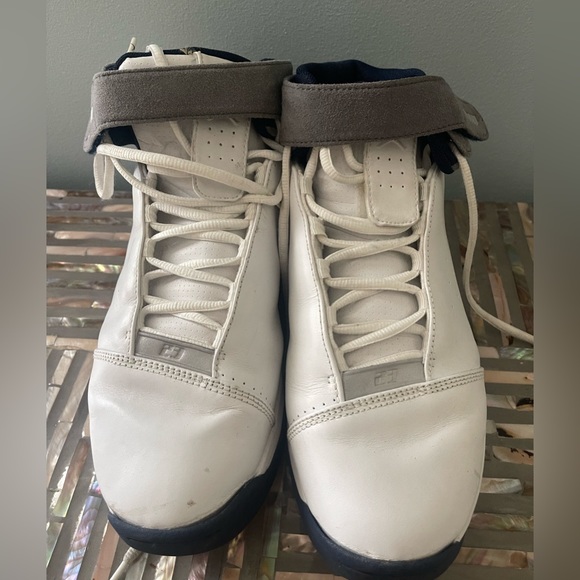 Nike Jordan Team Strong athletic shoes - Picture 2 of 8